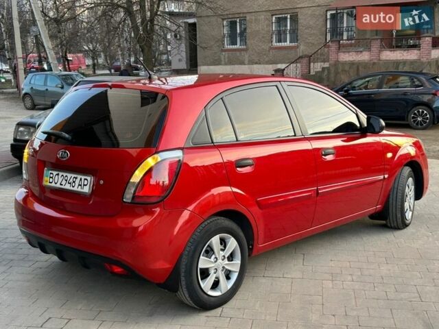 Красный Киа Рио, объемом двигателя 1.4 л и пробегом 120 тыс. км за 5450 $, фото 22 на Automoto.ua