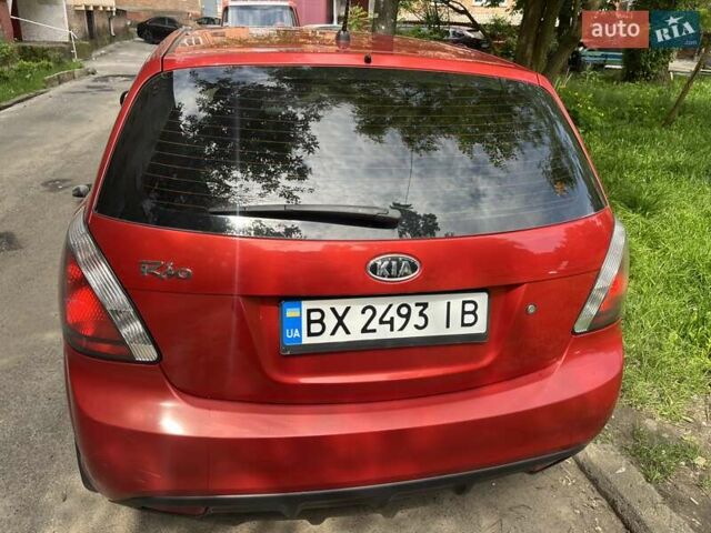 Красный Киа Рио, объемом двигателя 1.4 л и пробегом 105 тыс. км за 5500 $, фото 3 на Automoto.ua