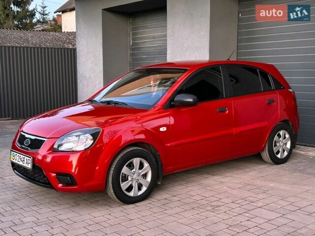 Красный Киа Рио, объемом двигателя 1.4 л и пробегом 120 тыс. км за 5450 $, фото 44 на Automoto.ua