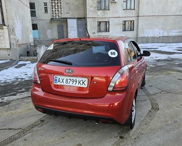 Красный Киа Рио, объемом двигателя 1.4 л и пробегом 110 тыс. км за 6500 $, фото 3 на Automoto.ua