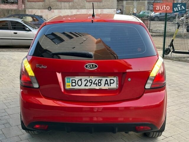 Красный Киа Рио, объемом двигателя 1.4 л и пробегом 120 тыс. км за 5450 $, фото 21 на Automoto.ua