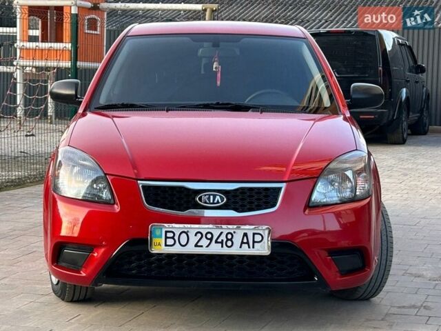 Красный Киа Рио, объемом двигателя 1.4 л и пробегом 120 тыс. км за 5450 $, фото 25 на Automoto.ua