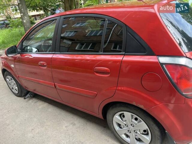 Красный Киа Рио, объемом двигателя 1.4 л и пробегом 105 тыс. км за 5500 $, фото 2 на Automoto.ua