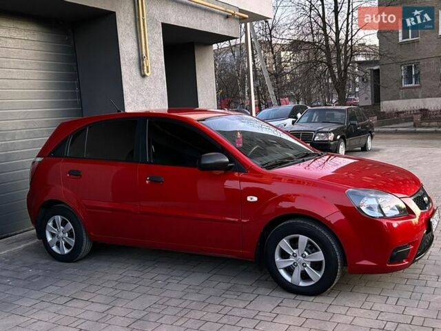 Красный Киа Рио, объемом двигателя 1.4 л и пробегом 120 тыс. км за 5450 $, фото 47 на Automoto.ua