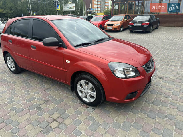 Красный Киа Рио, объемом двигателя 1.4 л и пробегом 119 тыс. км за 5777 $, фото 5 на Automoto.ua