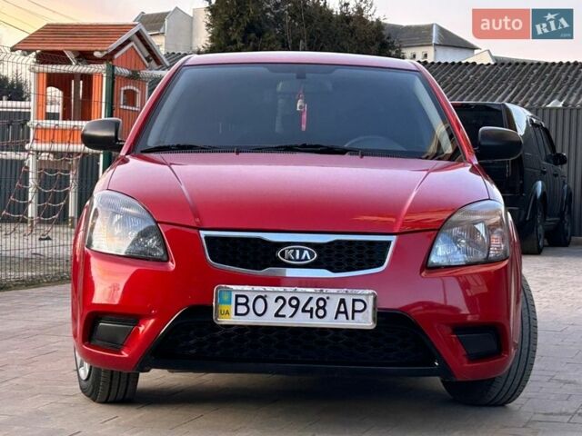 Красный Киа Рио, объемом двигателя 1.4 л и пробегом 120 тыс. км за 5450 $, фото 24 на Automoto.ua