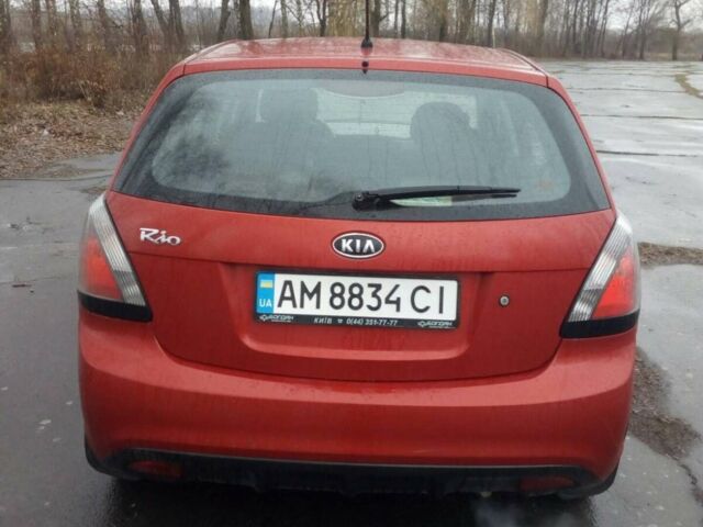 Червоний Кіа Ріо, об'ємом двигуна 1.4 л та пробігом 180 тис. км за 4000 $, фото 3 на Automoto.ua