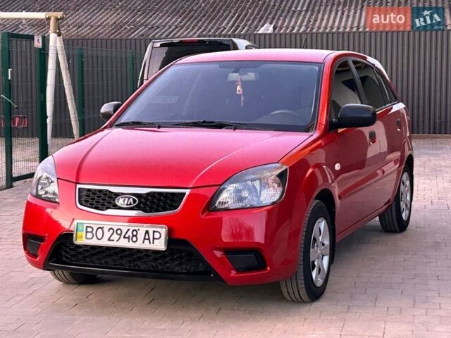Красный Киа Рио, объемом двигателя 1.4 л и пробегом 120 тыс. км за 5450 $, фото 37 на Automoto.ua