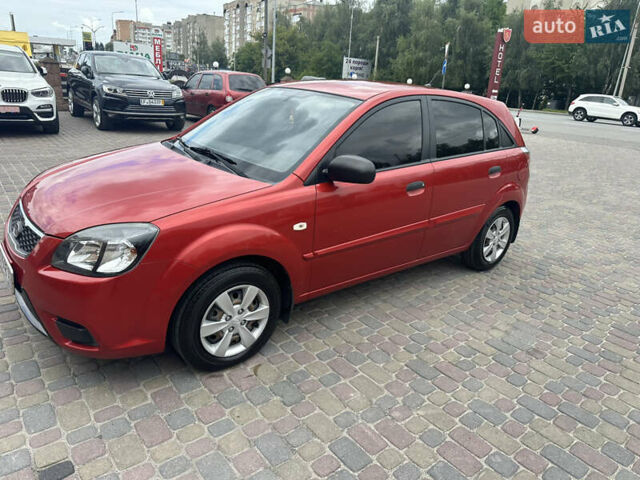 Красный Киа Рио, объемом двигателя 1.4 л и пробегом 119 тыс. км за 5777 $, фото 1 на Automoto.ua
