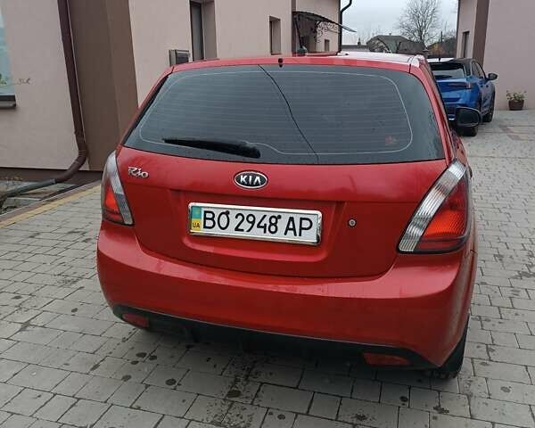 Красный Киа Рио, объемом двигателя 1.4 л и пробегом 120 тыс. км за 5000 $, фото 3 на Automoto.ua