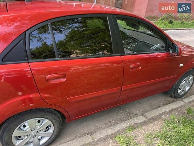 Красный Киа Рио, объемом двигателя 1.4 л и пробегом 105 тыс. км за 5500 $, фото 4 на Automoto.ua