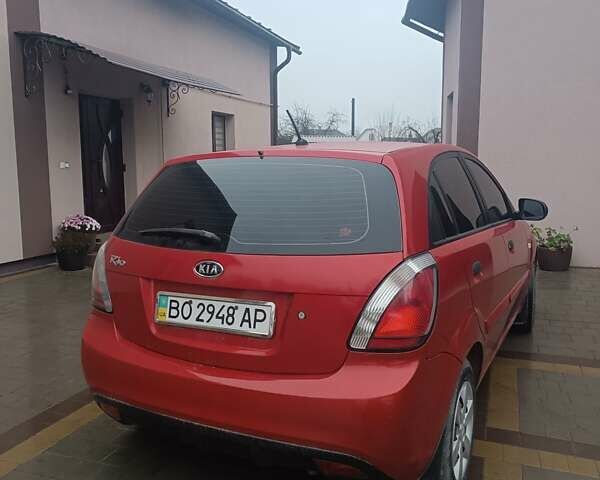 Красный Киа Рио, объемом двигателя 1.4 л и пробегом 120 тыс. км за 5000 $, фото 2 на Automoto.ua