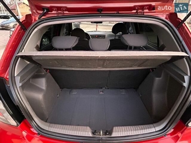 Красный Киа Рио, объемом двигателя 1.4 л и пробегом 120 тыс. км за 5450 $, фото 12 на Automoto.ua