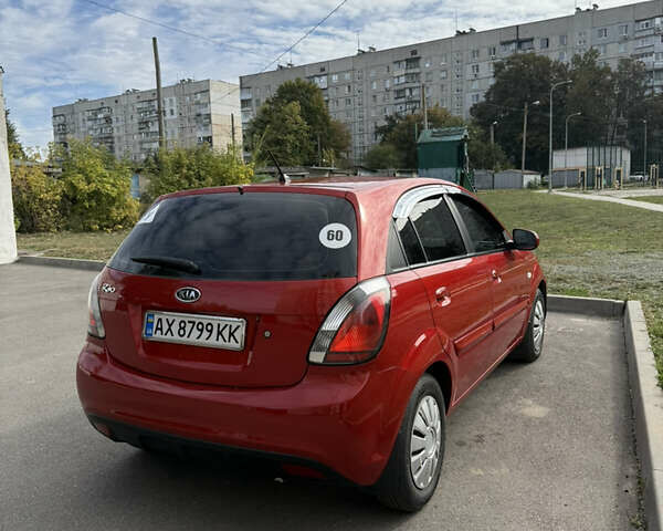 Червоний Кіа Ріо, об'ємом двигуна 1.4 л та пробігом 114 тис. км за 5500 $, фото 8 на Automoto.ua