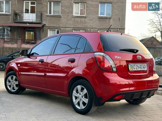 Красный Киа Рио, объемом двигателя 1.4 л и пробегом 120 тыс. км за 5450 $, фото 32 на Automoto.ua