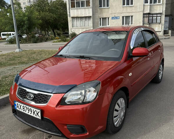 Червоний Кіа Ріо, об'ємом двигуна 1.4 л та пробігом 114 тис. км за 5500 $, фото 4 на Automoto.ua