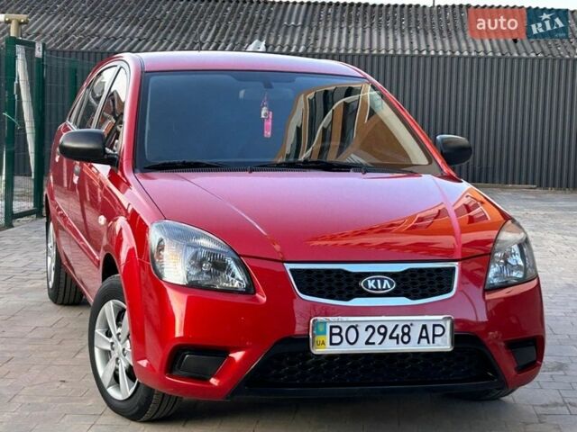 Красный Киа Рио, объемом двигателя 1.4 л и пробегом 120 тыс. км за 5450 $, фото 26 на Automoto.ua