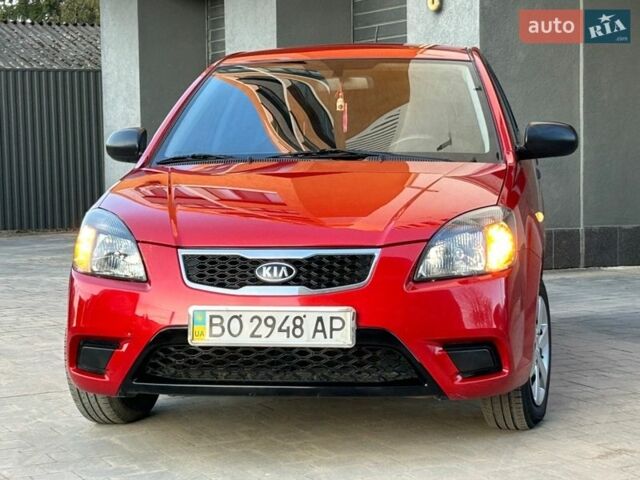Красный Киа Рио, объемом двигателя 1.4 л и пробегом 120 тыс. км за 5450 $, фото 16 на Automoto.ua