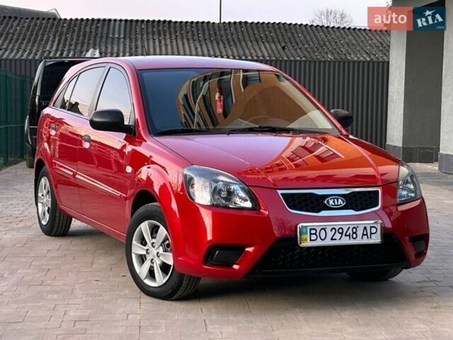 Красный Киа Рио, объемом двигателя 1.4 л и пробегом 120 тыс. км за 5450 $, фото 28 на Automoto.ua