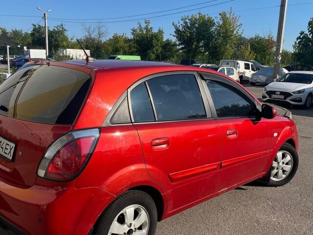 Красный Киа Рио, объемом двигателя 1.4 л и пробегом 144 тыс. км за 7200 $, фото 7 на Automoto.ua