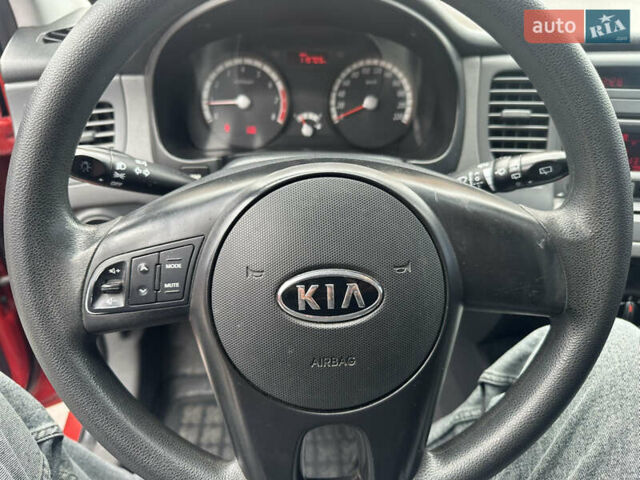 Красный Киа Рио, объемом двигателя 1.4 л и пробегом 119 тыс. км за 5777 $, фото 13 на Automoto.ua