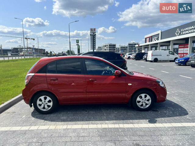 Красный Киа Рио, объемом двигателя 1.4 л и пробегом 121 тыс. км за 5800 $, фото 4 на Automoto.ua