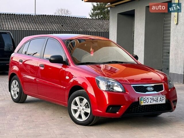 Красный Киа Рио, объемом двигателя 1.4 л и пробегом 120 тыс. км за 5450 $, фото 29 на Automoto.ua