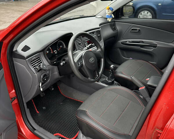 Червоний Кіа Ріо, об'ємом двигуна 1.4 л та пробігом 114 тис. км за 5500 $, фото 14 на Automoto.ua