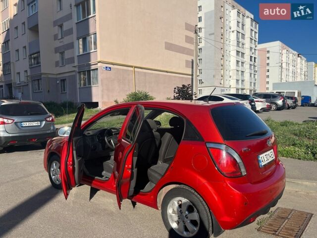 Красный Киа Рио, объемом двигателя 1.4 л и пробегом 144 тыс. км за 7200 $, фото 4 на Automoto.ua