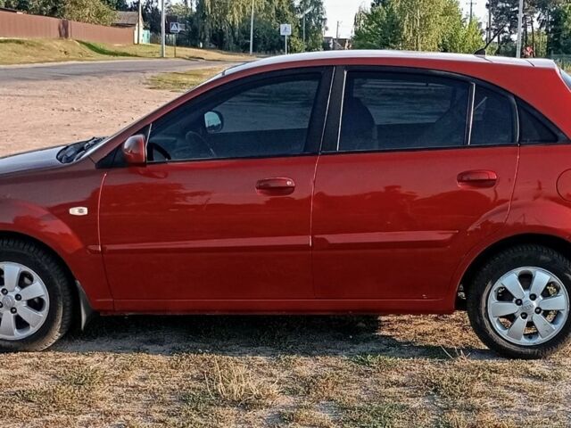 Красный Киа Рио, объемом двигателя 1.4 л и пробегом 213 тыс. км за 6000 $, фото 3 на Automoto.ua