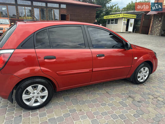 Красный Киа Рио, объемом двигателя 1.4 л и пробегом 119 тыс. км за 5777 $, фото 4 на Automoto.ua