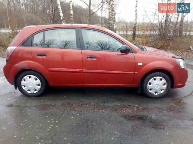 Красный Киа Рио, объемом двигателя 1.4 л и пробегом 170 тыс. км за 4000 $, фото 3 на Automoto.ua