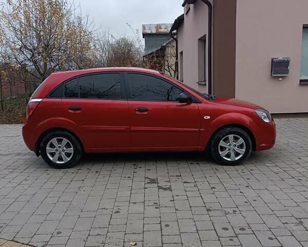 Красный Киа Рио, объемом двигателя 1.4 л и пробегом 120 тыс. км за 5000 $, фото 7 на Automoto.ua