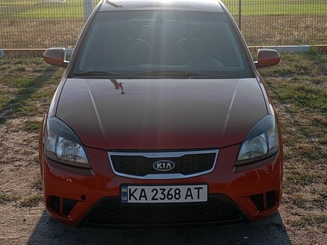 Красный Киа Рио, объемом двигателя 1.4 л и пробегом 213 тыс. км за 6000 $, фото 2 на Automoto.ua