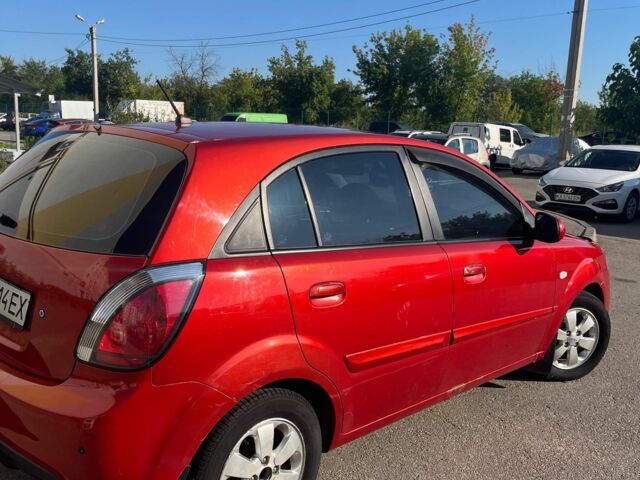 Красный Киа Рио, объемом двигателя 1.4 л и пробегом 145 тыс. км за 7020 $, фото 4 на Automoto.ua