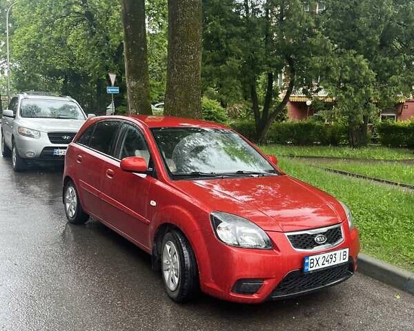 Красный Киа Рио, объемом двигателя 1.4 л и пробегом 105 тыс. км за 5500 $, фото 7 на Automoto.ua