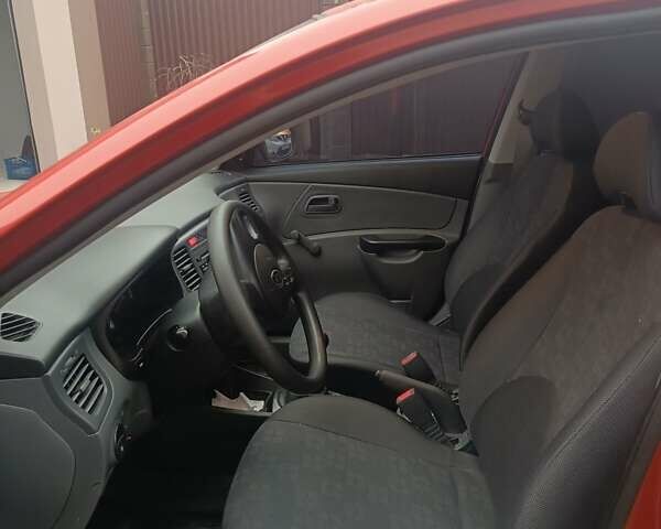 Красный Киа Рио, объемом двигателя 1.4 л и пробегом 120 тыс. км за 5000 $, фото 15 на Automoto.ua