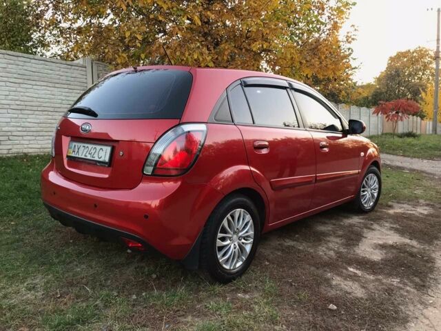 Красный Киа Рио, объемом двигателя 1.4 л и пробегом 95 тыс. км за 8000 $, фото 4 на Automoto.ua