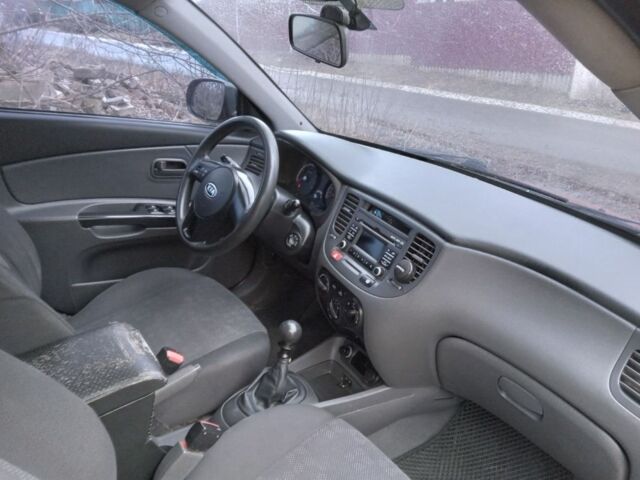 Красный Киа Рио, объемом двигателя 1.4 л и пробегом 159 тыс. км за 4500 $, фото 1 на Automoto.ua