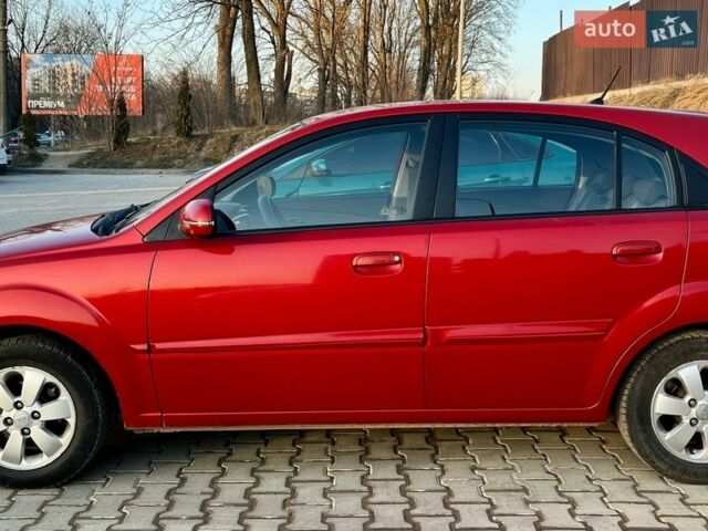 Красный Киа Рио, объемом двигателя 1.4 л и пробегом 173 тыс. км за 5500 $, фото 4 на Automoto.ua