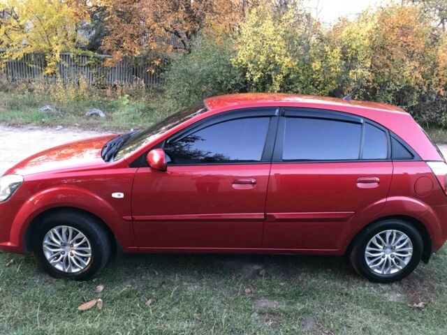 Красный Киа Рио, объемом двигателя 1.4 л и пробегом 95 тыс. км за 8000 $, фото 3 на Automoto.ua