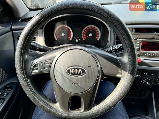 Червоний Кіа Ріо, об'ємом двигуна 1.4 л та пробігом 171 тис. км за 5700 $, фото 22 на Automoto.ua