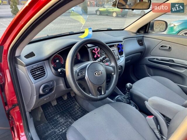 Красный Киа Рио, объемом двигателя 1.4 л и пробегом 173 тыс. км за 5500 $, фото 9 на Automoto.ua