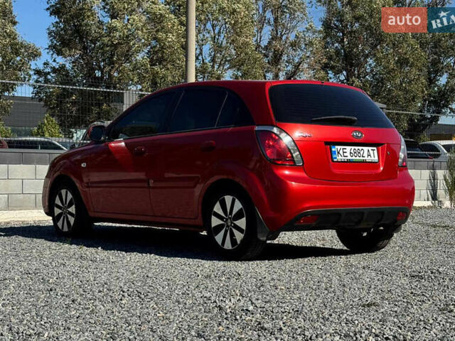 Червоний Кіа Ріо, об'ємом двигуна 1.4 л та пробігом 211 тис. км за 5700 $, фото 2 на Automoto.ua