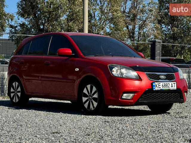 Червоний Кіа Ріо, об'ємом двигуна 1.4 л та пробігом 211 тис. км за 5700 $, фото 3 на Automoto.ua