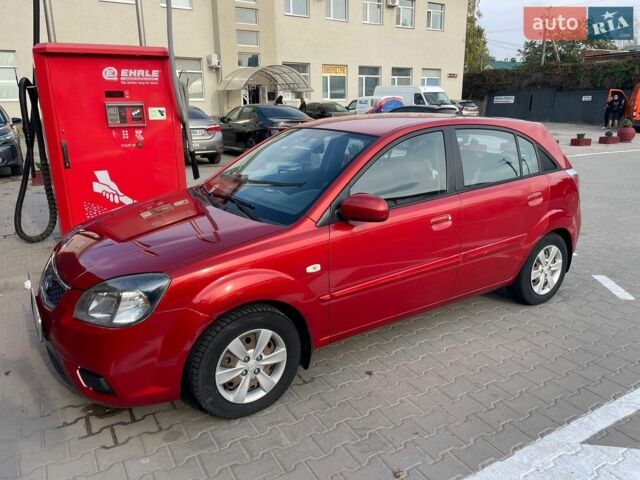 Червоний Кіа Ріо, об'ємом двигуна 1.4 л та пробігом 268 тис. км за 3700 $, фото 4 на Automoto.ua