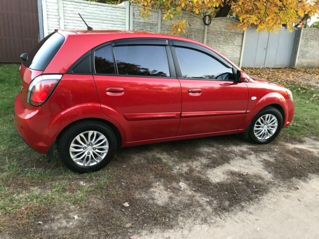 Красный Киа Рио, объемом двигателя 1.4 л и пробегом 95 тыс. км за 8000 $, фото 2 на Automoto.ua