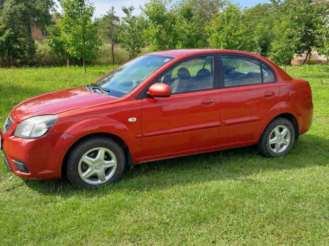 Красный Киа Рио, объемом двигателя 1.4 л и пробегом 195 тыс. км за 5516 $, фото 2 на Automoto.ua