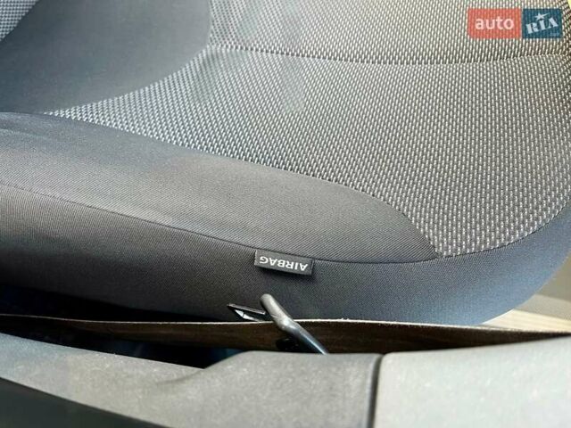 Червоний Кіа Ріо, об'ємом двигуна 1.4 л та пробігом 171 тис. км за 5700 $, фото 15 на Automoto.ua