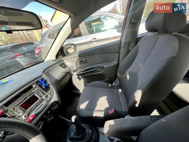 Красный Киа Рио, объемом двигателя 1.4 л и пробегом 173 тыс. км за 5500 $, фото 19 на Automoto.ua